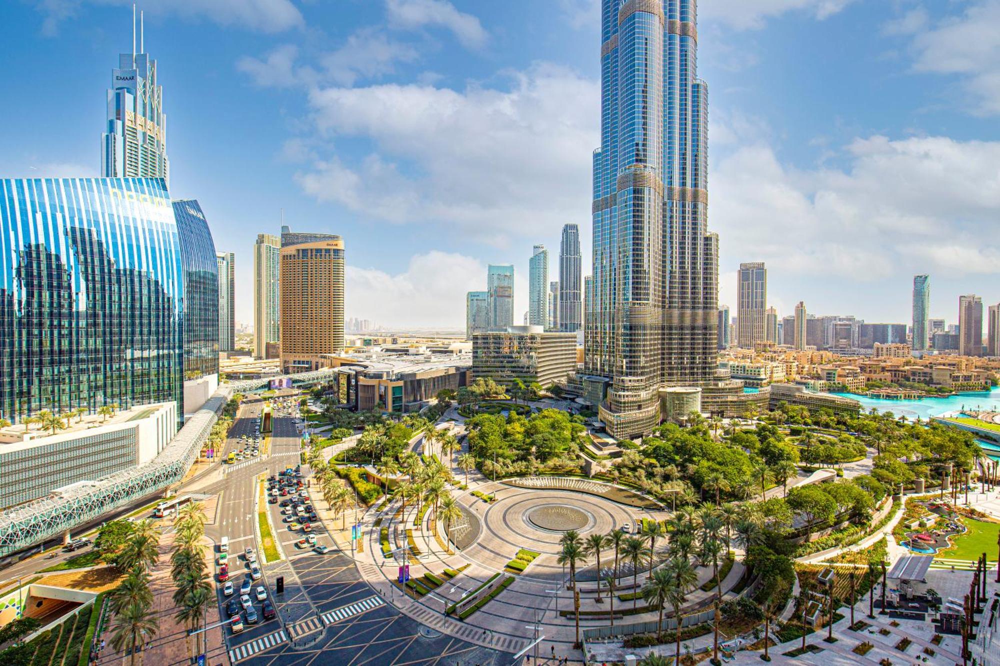 Magnificent 3 Bedroom Luxury With Burj Khalifa View *