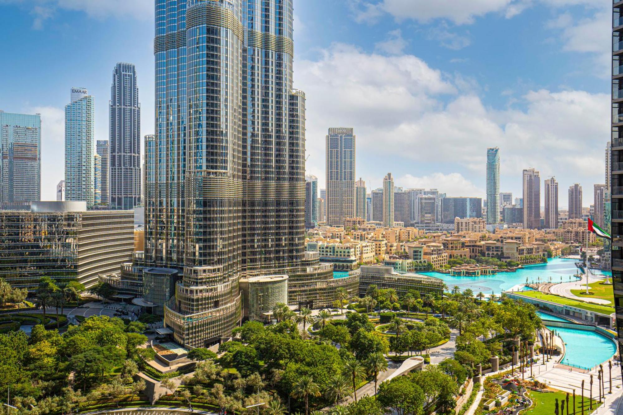 Magnificent 3 Bedroom Luxury With Burj Khalifa View *