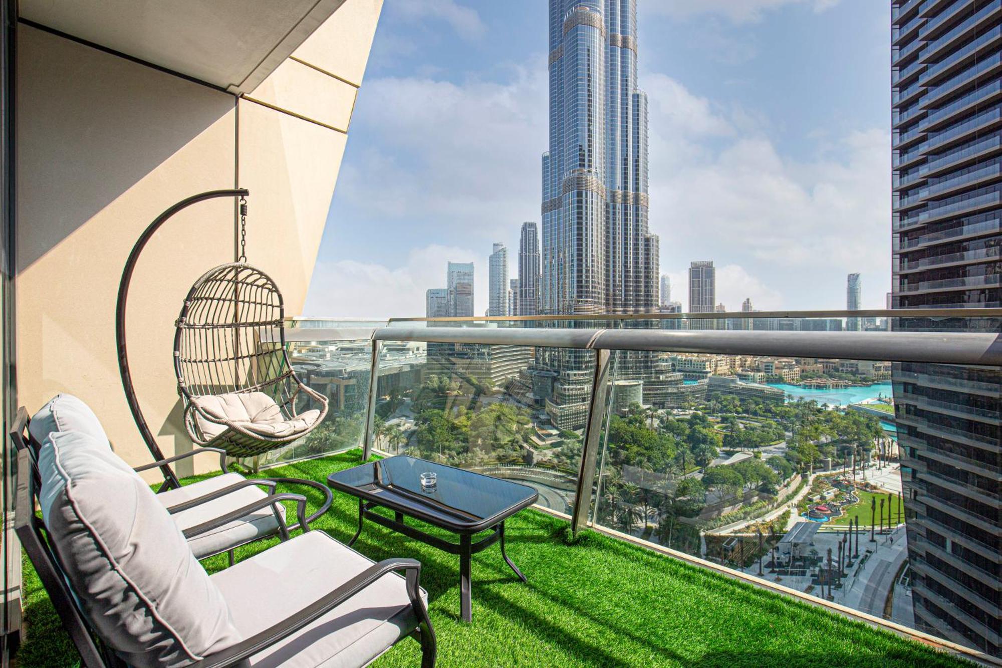 Magnificent 3 Bedroom Luxury With Burj Khalifa View Apartment *