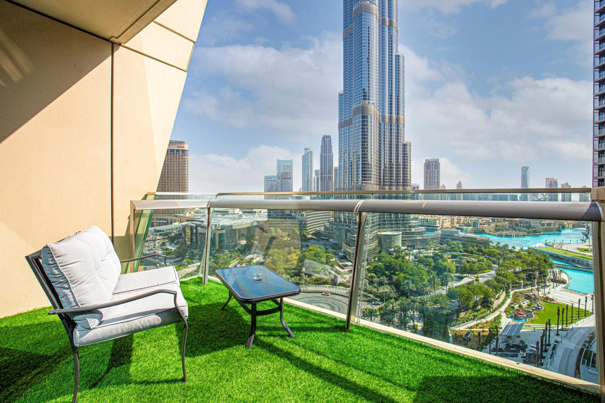 Magnificent 3 Bedroom Luxury With Burj Khalifa View *
